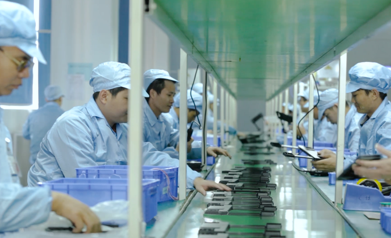 开蒙的医疗设备生产线与工作人员